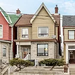 Pet-Friendly Apartment On Ossington Ave