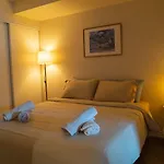 Beautiful And Central 3 Bedroom Condo With Parking
