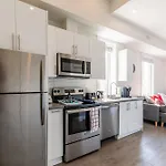 Modern 2 Bedroom Apartment - Near Leslieville