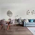 Modern Lillian St Apartments By Globalstay