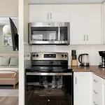 All Inclusive Townhome Apartment In Amazing Location