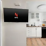 All Inclusive Townhome Apartment In Amazing Location
