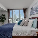 Premium 2-Bedroom With Cn Tower & Lake Views