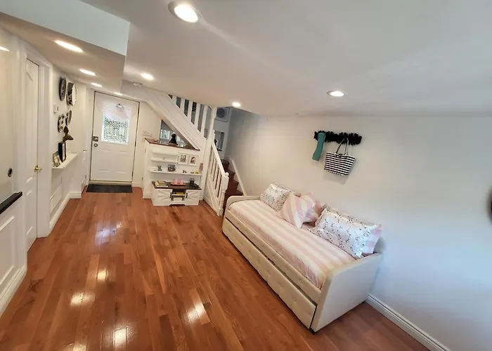 Downtown Toronto House Central 2Bed 2Bath Subway Free Parking