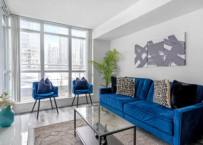 Modern One Bedroom And Den Condo By Cn Tower