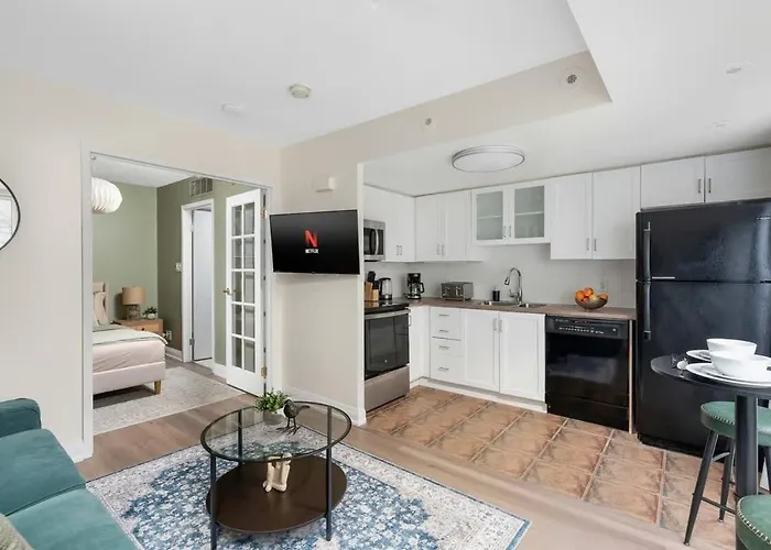 All Inclusive Townhome Apartment In Amazing Location