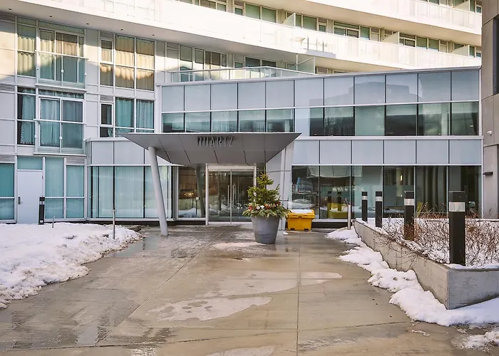 Premium 2-Bedroom With Cn Tower & Lake Views