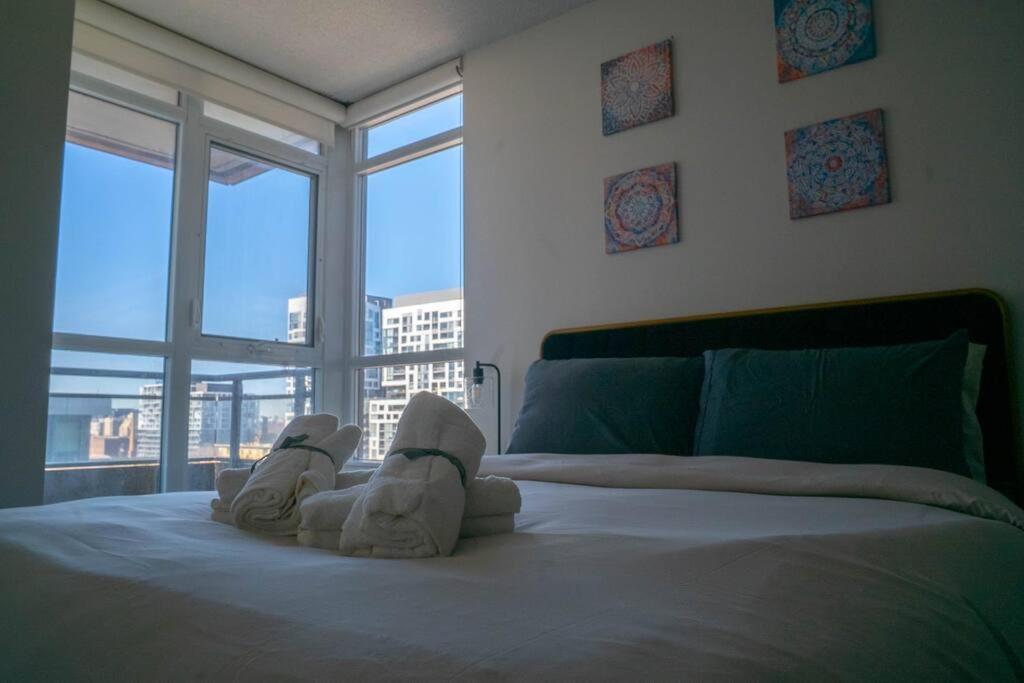 Beautiful And 3 Bedroom With Parking * Toronto