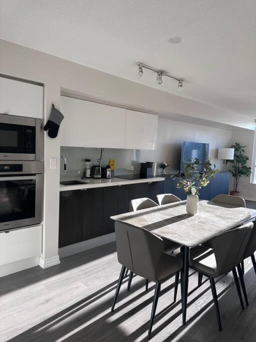 Beautiful And 3 Bedroom With Parking * Toronto