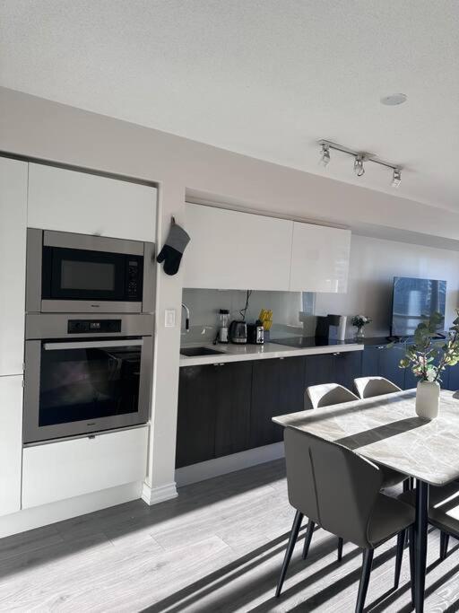 Beautiful And 3 Bedroom With Parking Apartment