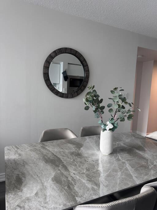 Apartment Beautiful And 3 Bedroom With Parking Toronto
