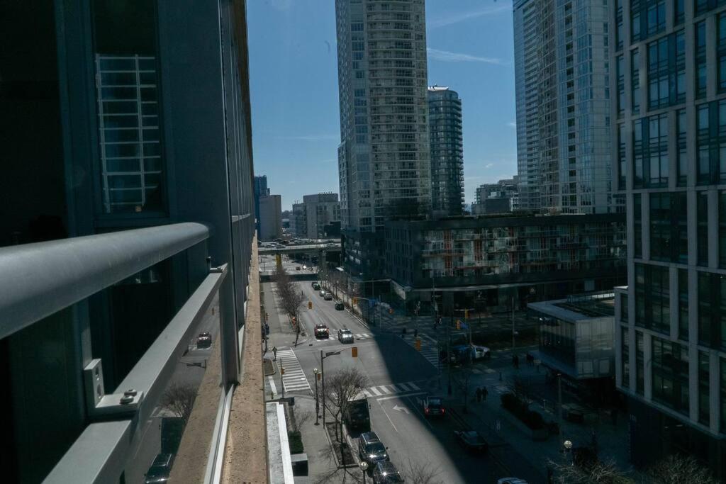 Beautiful And 3 Bedroom With Parking Toronto