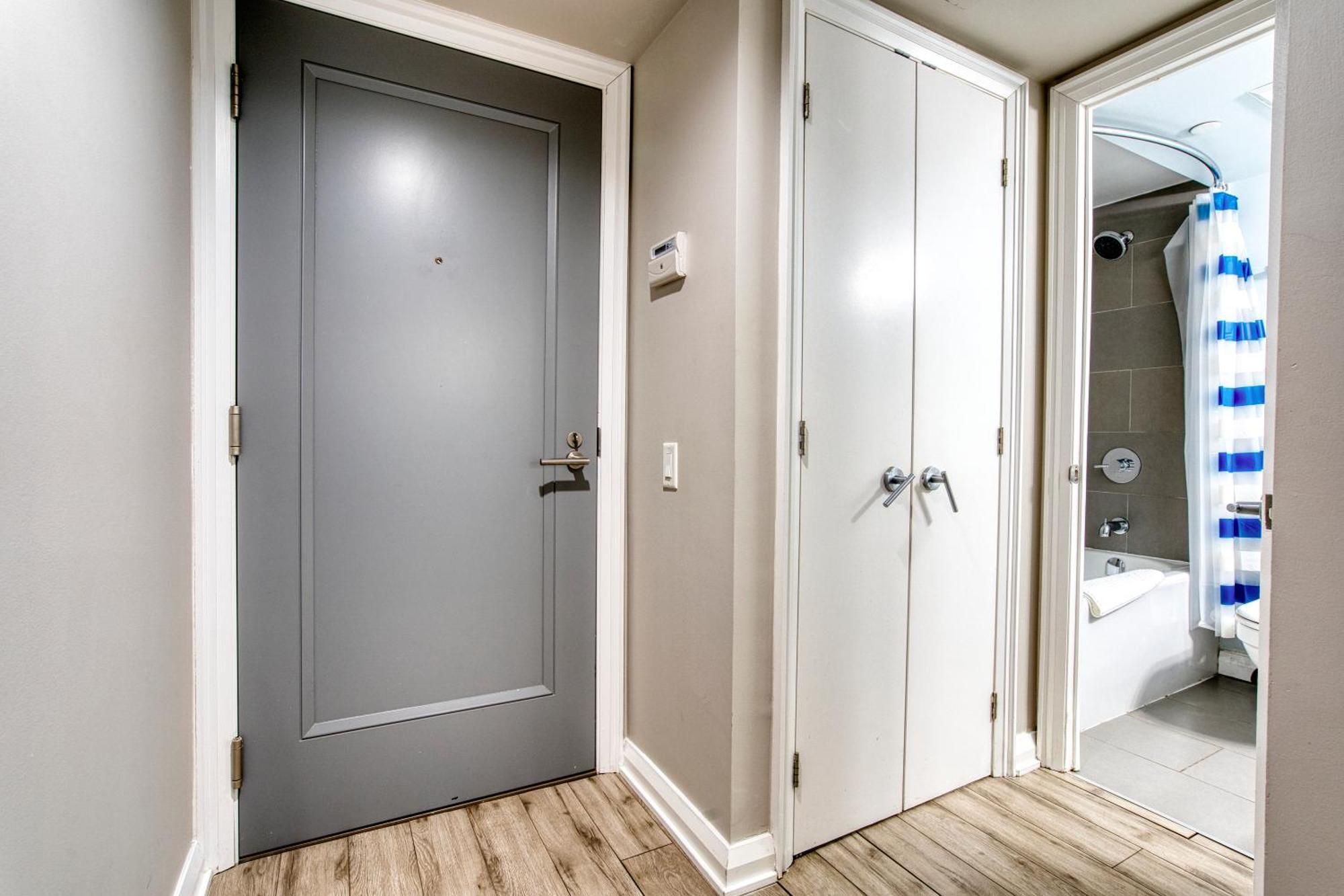 Apartment Modern 1 Bedroom Sleeps 3 Yorkville Stk