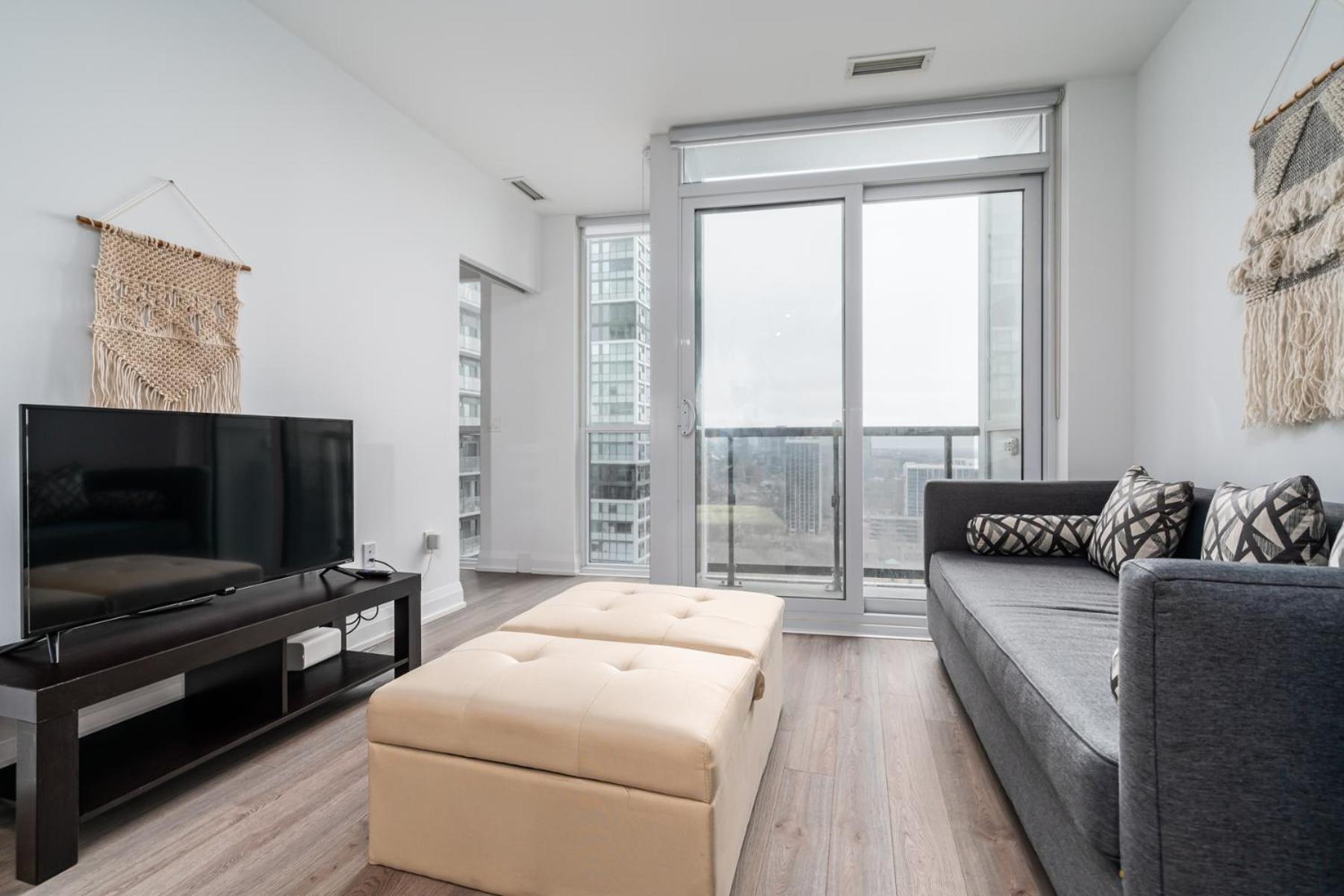 Apartment Luxury In Downtown Core, Eaton Center!! Toronto
