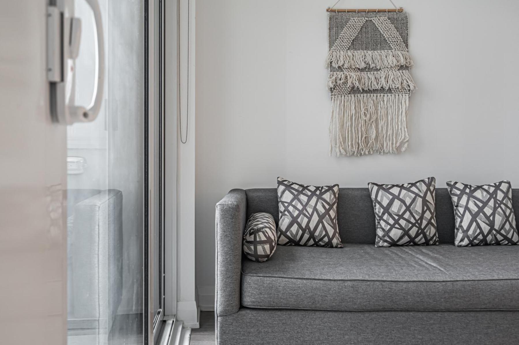 Luxury In Downtown Core, Eaton Center!! Toronto