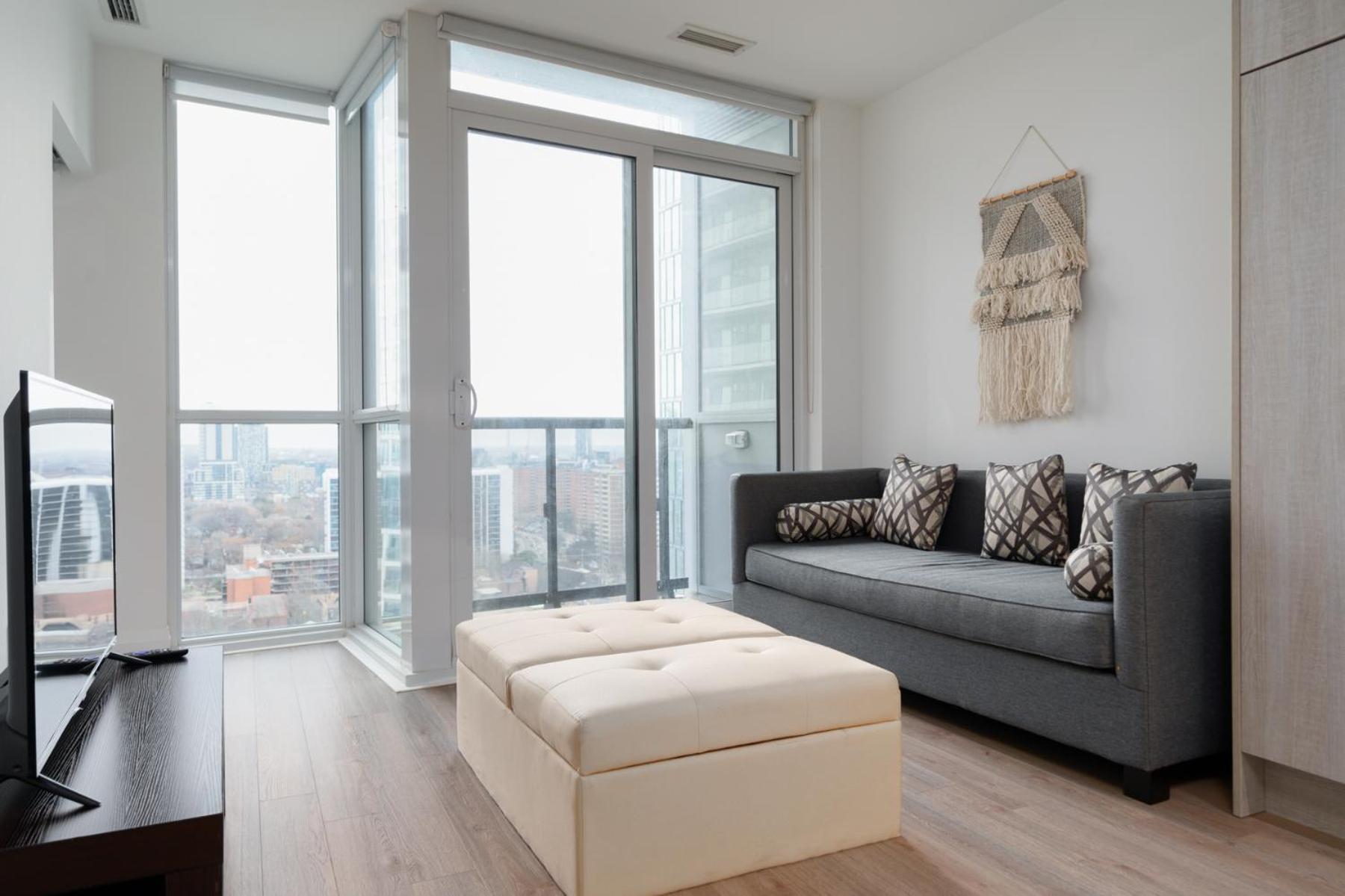 Luxury In Downtown Core, Eaton Center!!