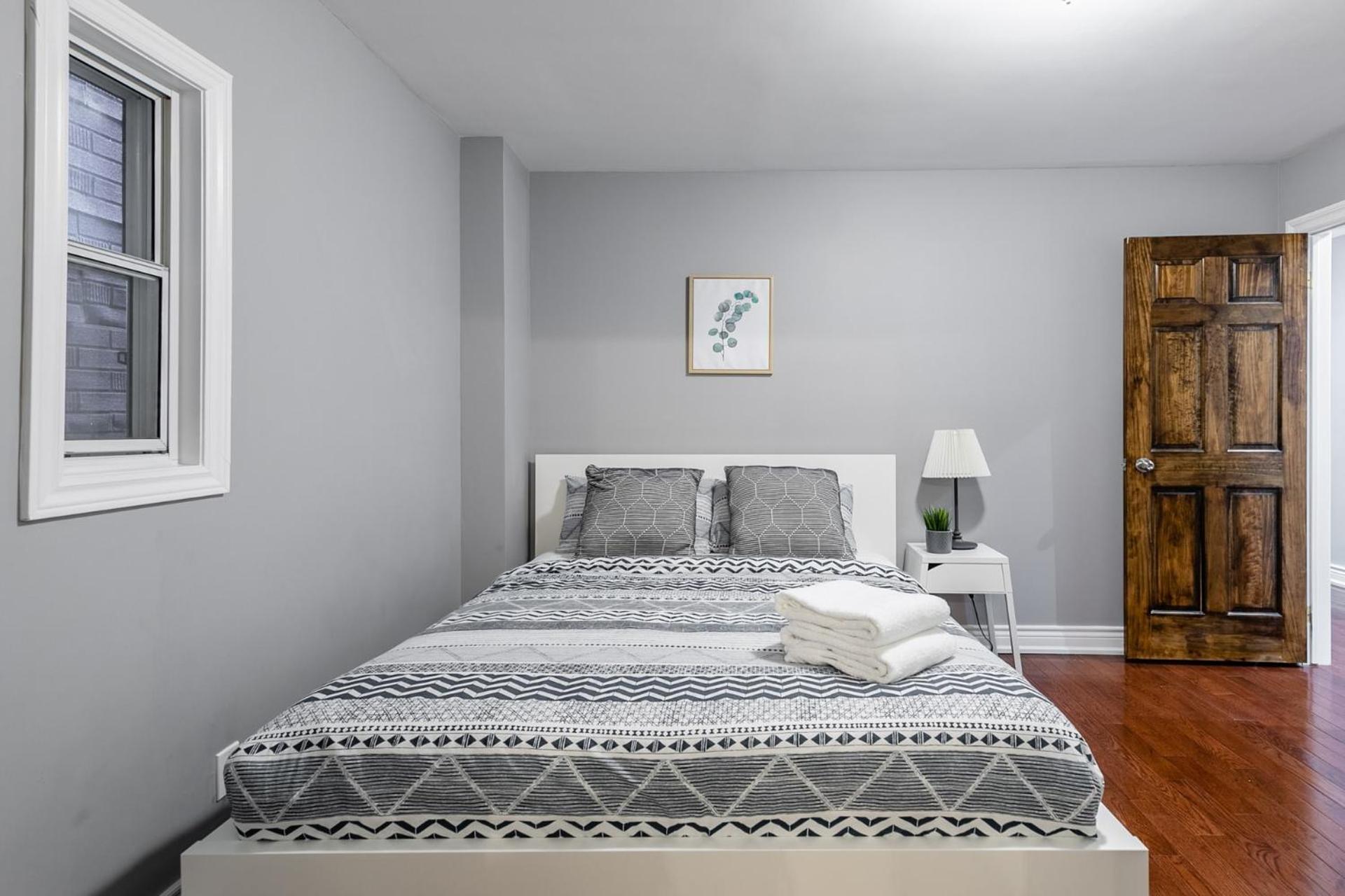 Pet-friendly On Ossington Ave Apartment *