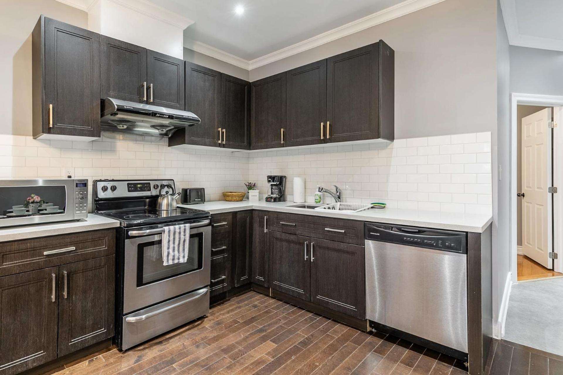 Pet-friendly On Ossington Ave Apartment *