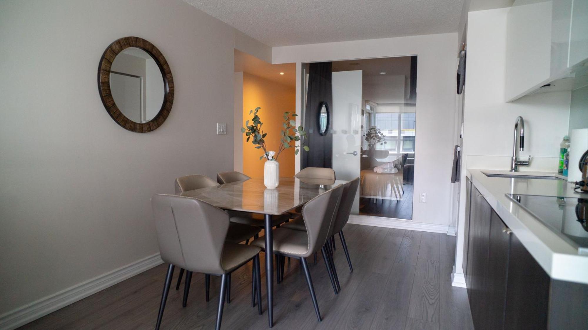 Beautiful And 3 Bedroom With Parking * Toronto