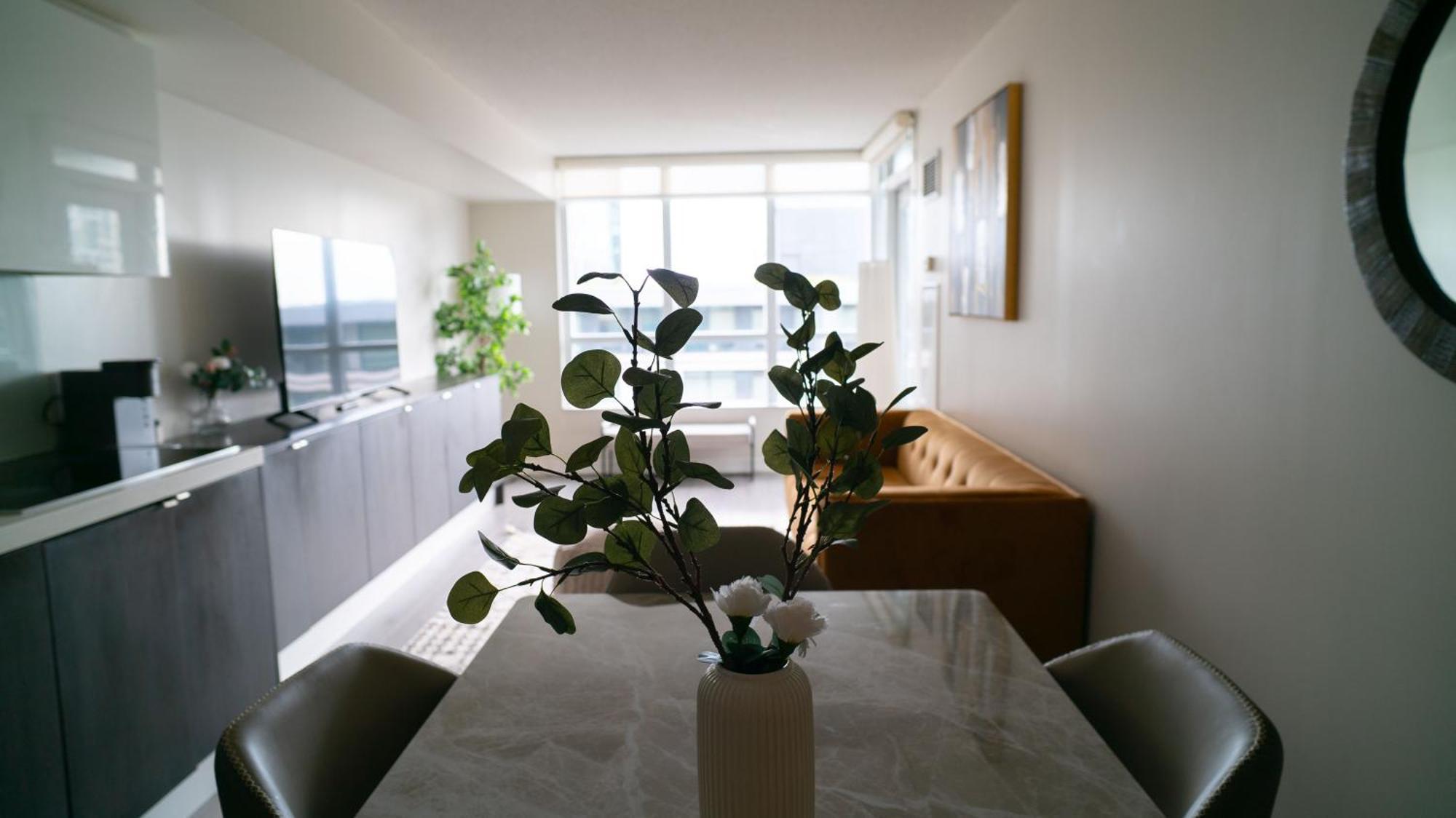Beautiful And 3 Bedroom With Parking Apartment Toronto