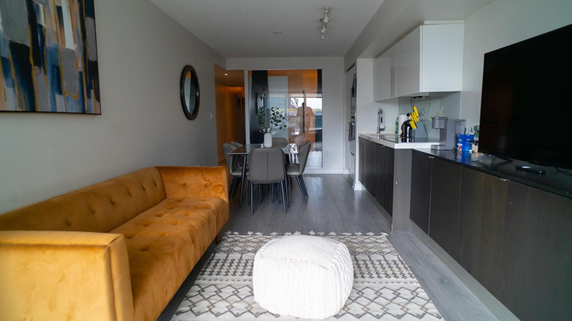 Beautiful And 3 Bedroom With Parking Apartment