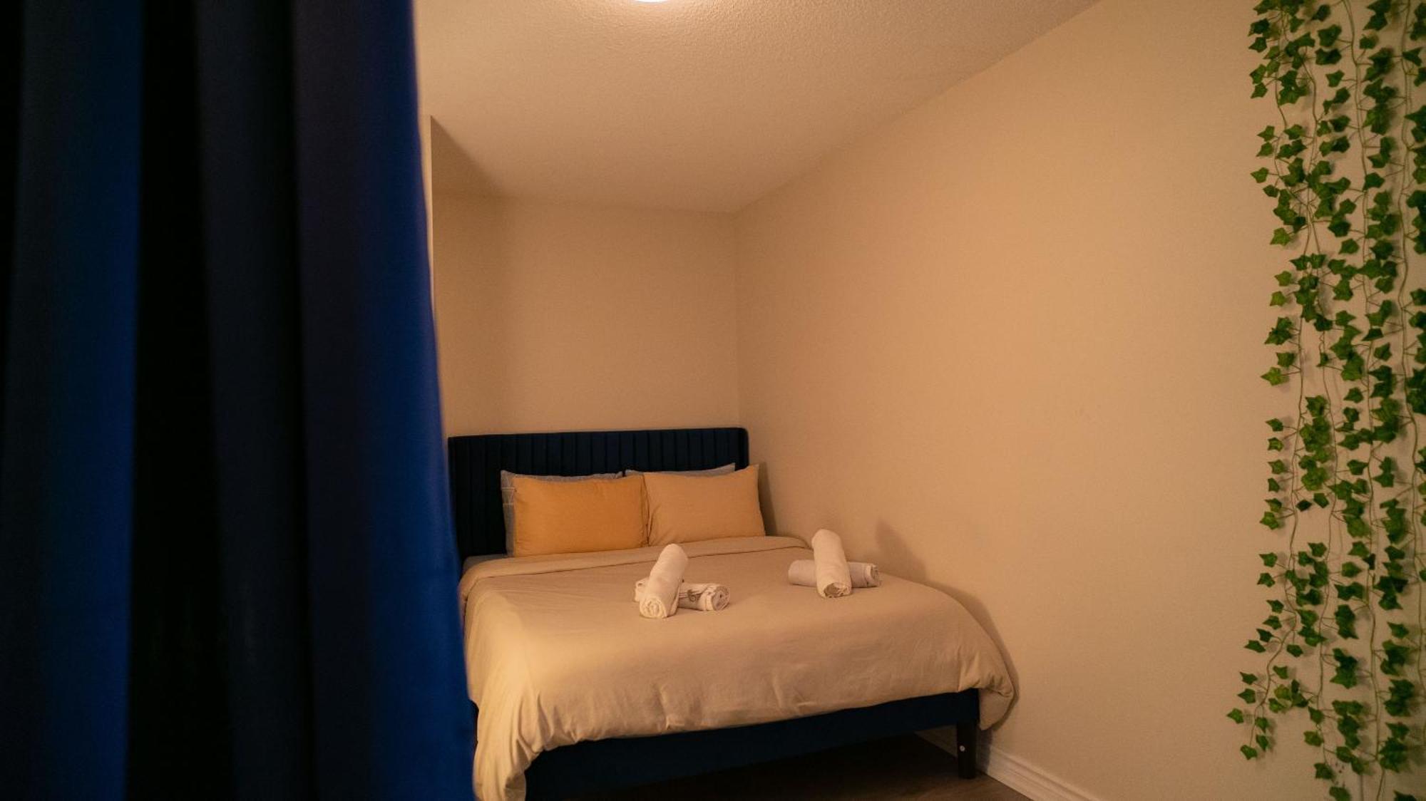 Beautiful And 3 Bedroom With Parking *