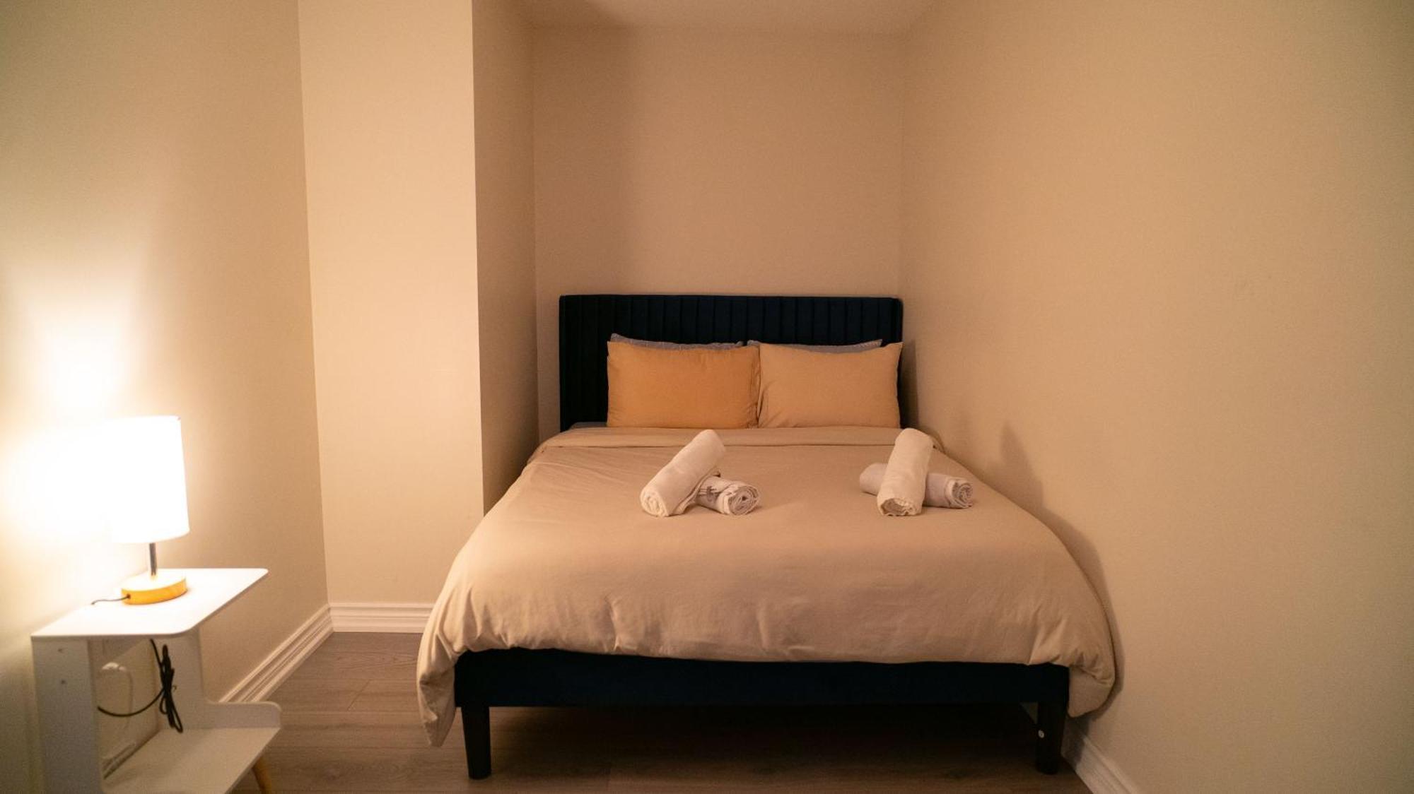 Apartment Beautiful And 3 Bedroom With Parking *