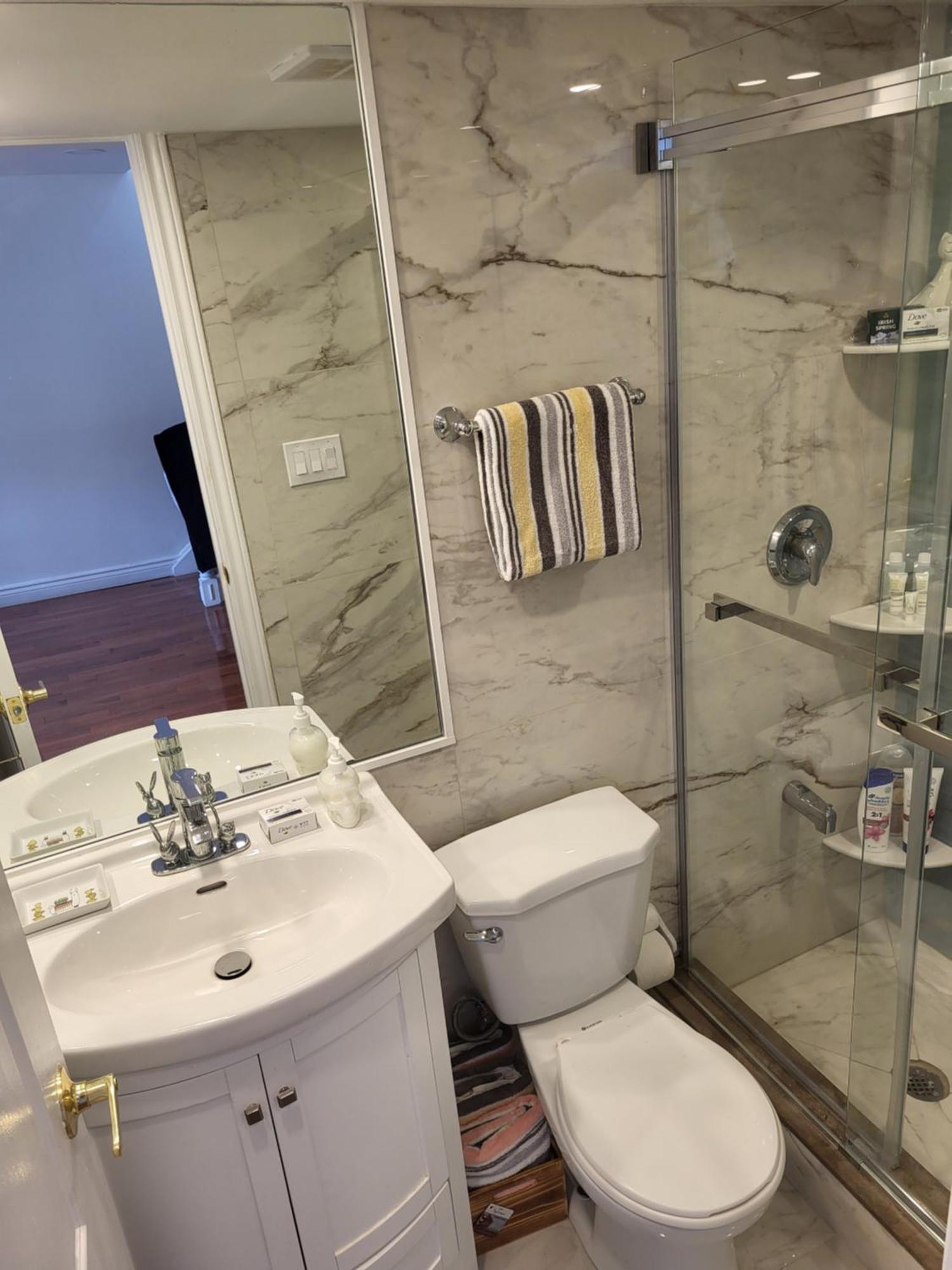 Villa Downtown House 2bed 2bath Subway Free Parking