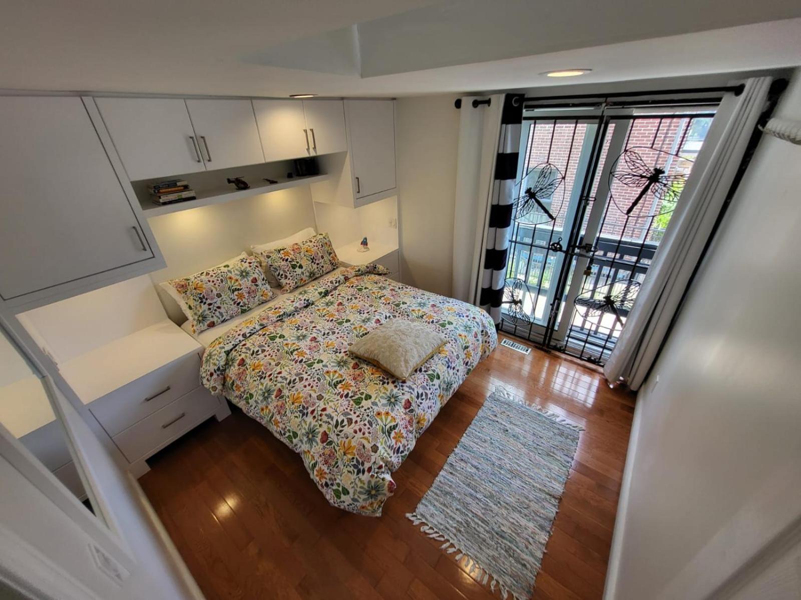 Downtown House 2bed 2bath Subway Free Parking *