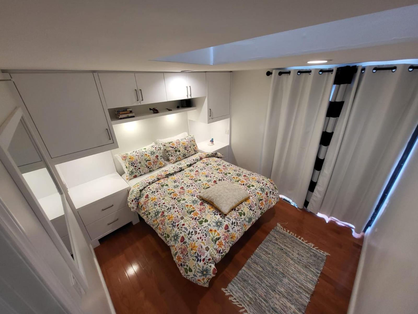 Downtown House 2bed 2bath Subway Free Parking Villa Toronto