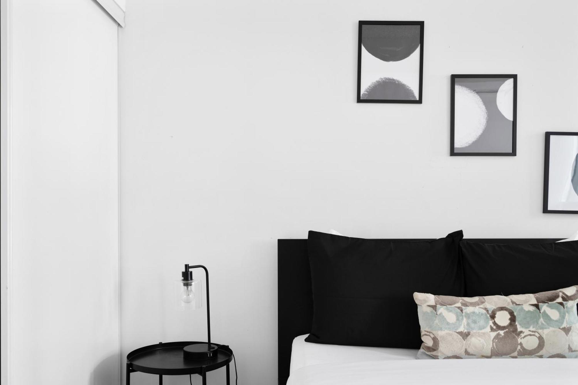 Apartment Modern One Bedroom And Den By Cn Tower Toronto