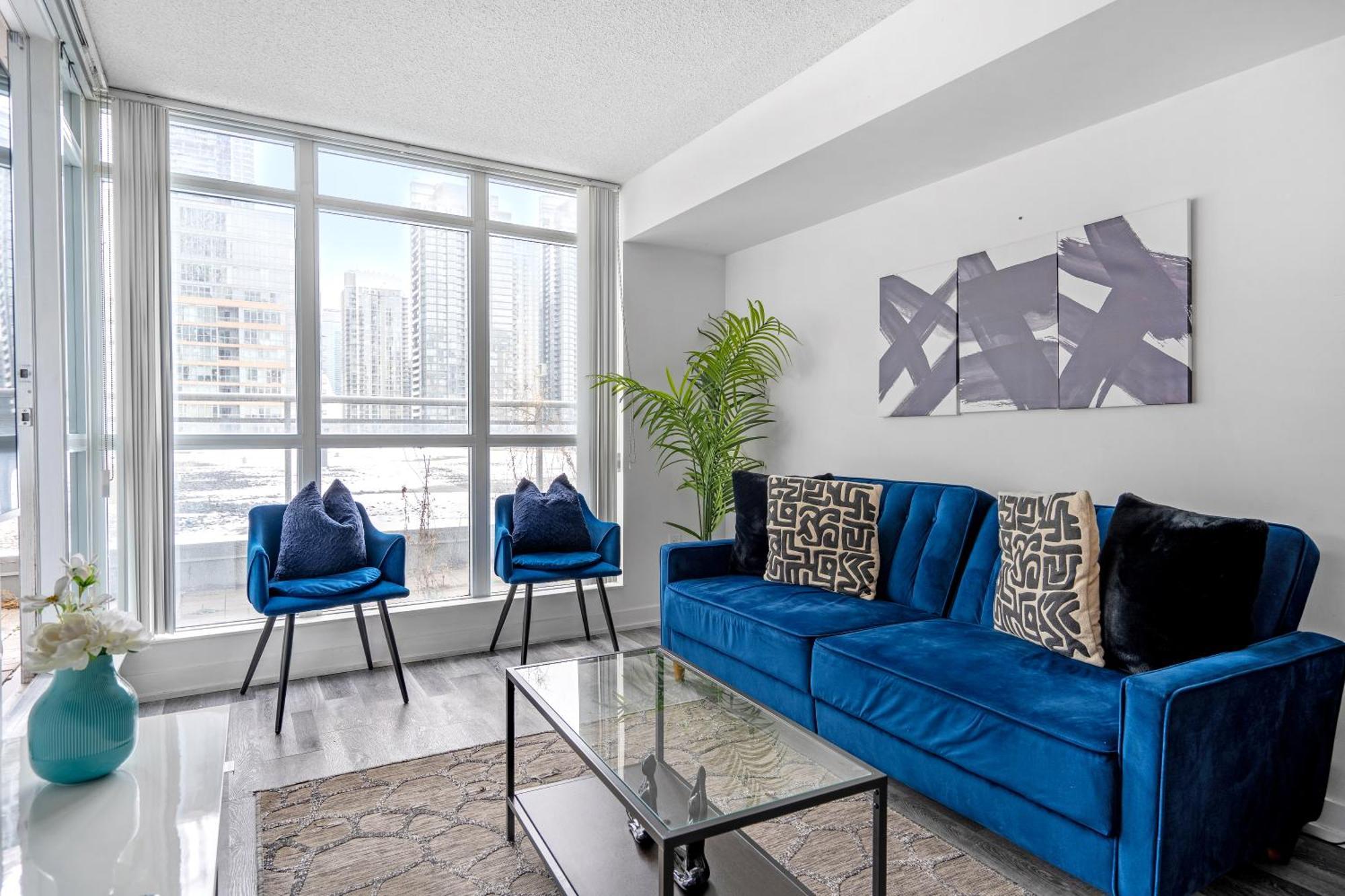 Modern One Bedroom And Den By Cn Tower *
