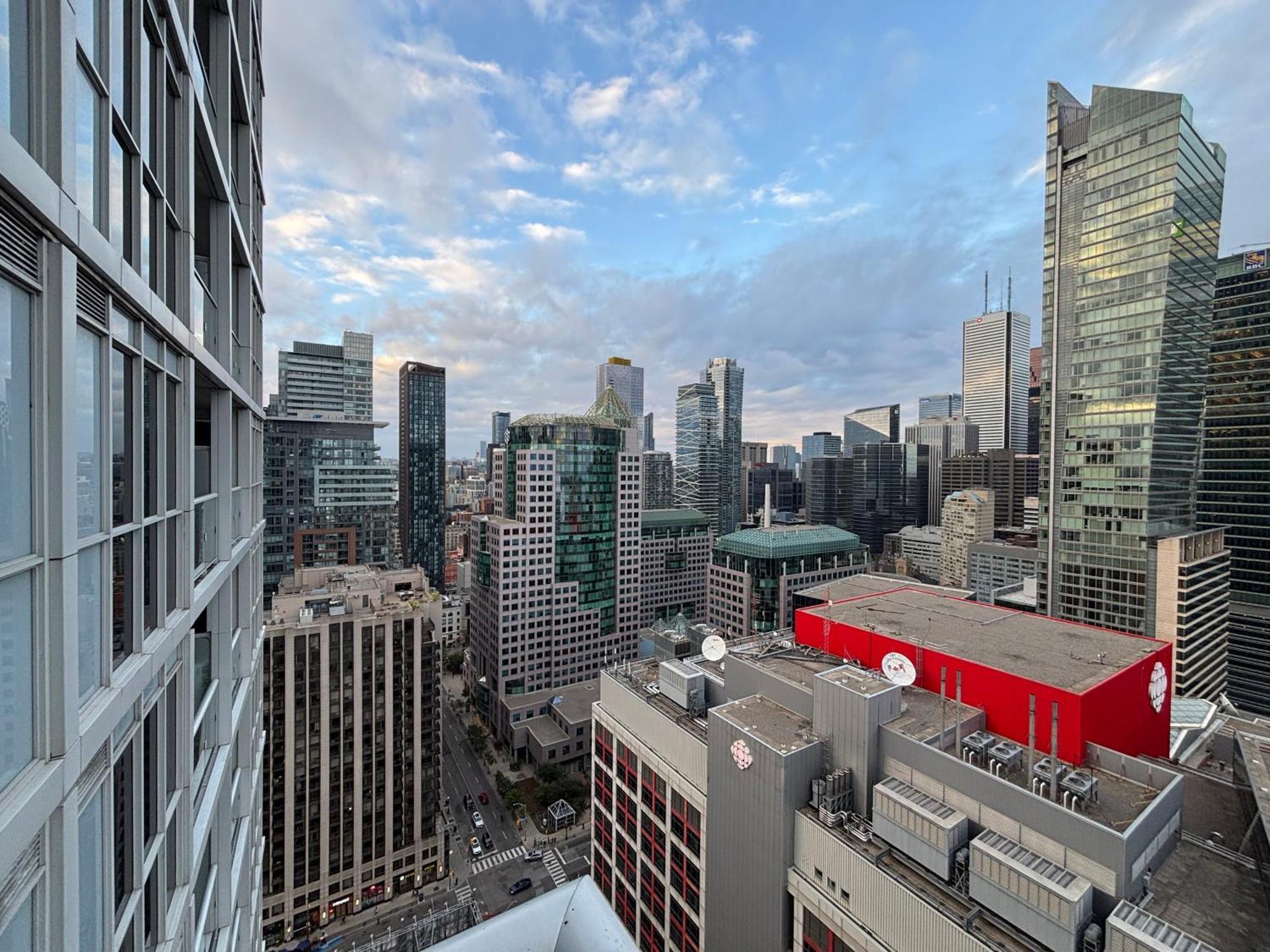 Cn Tower With Free Parking Aparthotel *