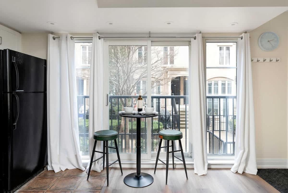 Townhome In Amazing Location *