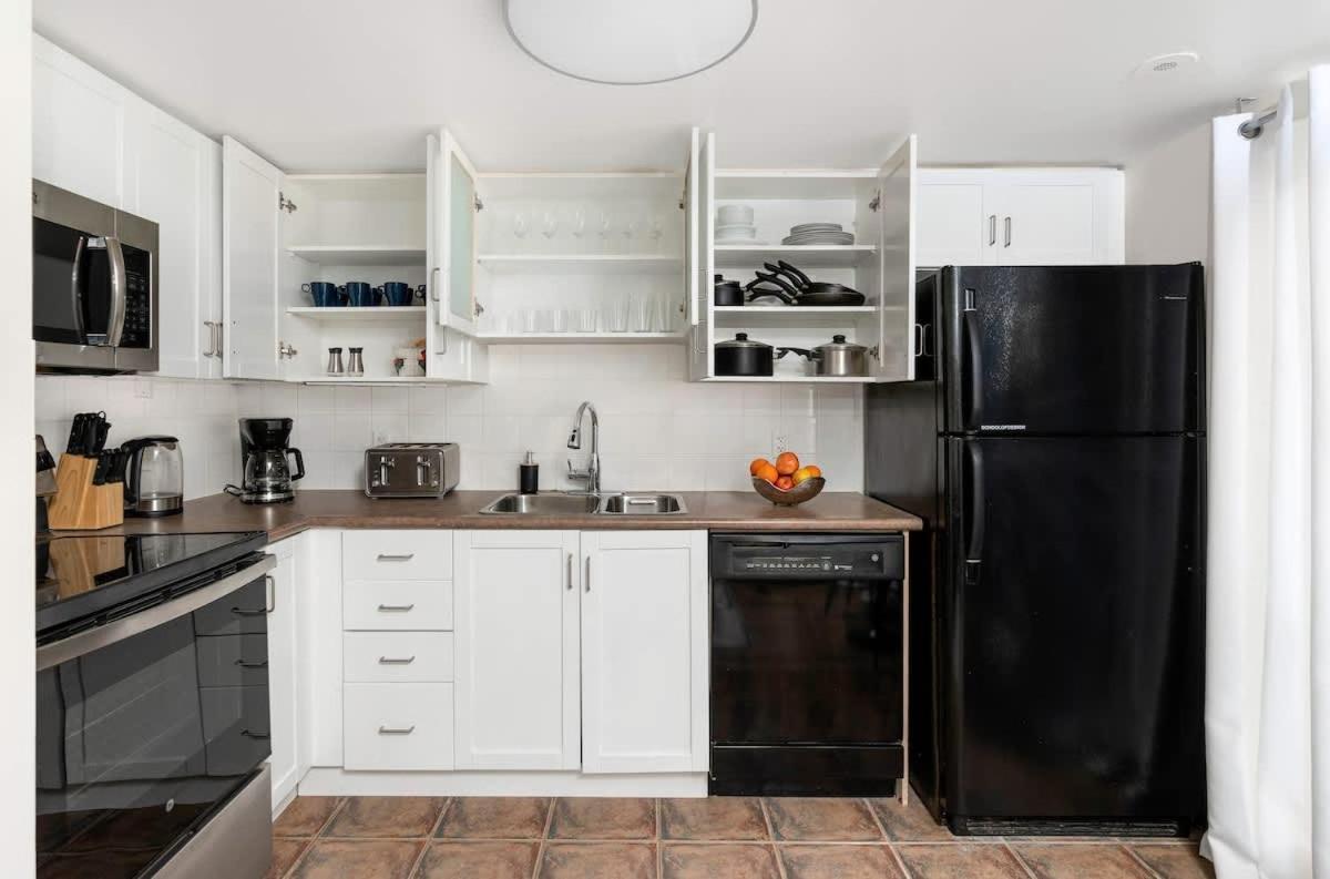Townhome In Amazing Location Toronto