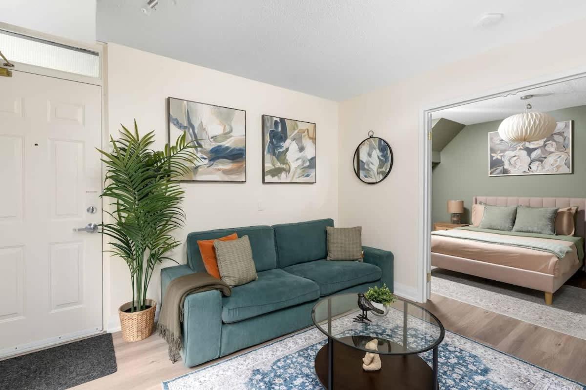 Townhome In Amazing Location * Toronto