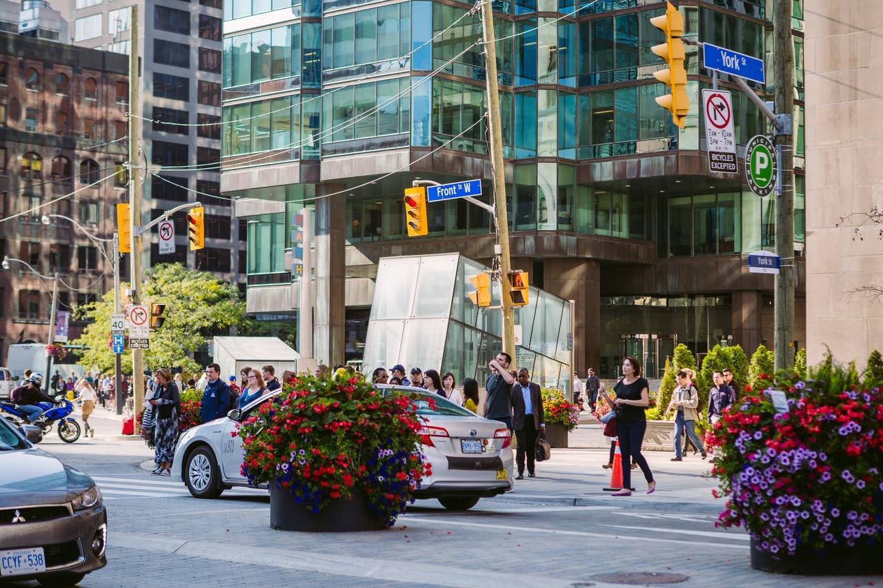 Premium 2-bedroom With Cn Tower & Views *