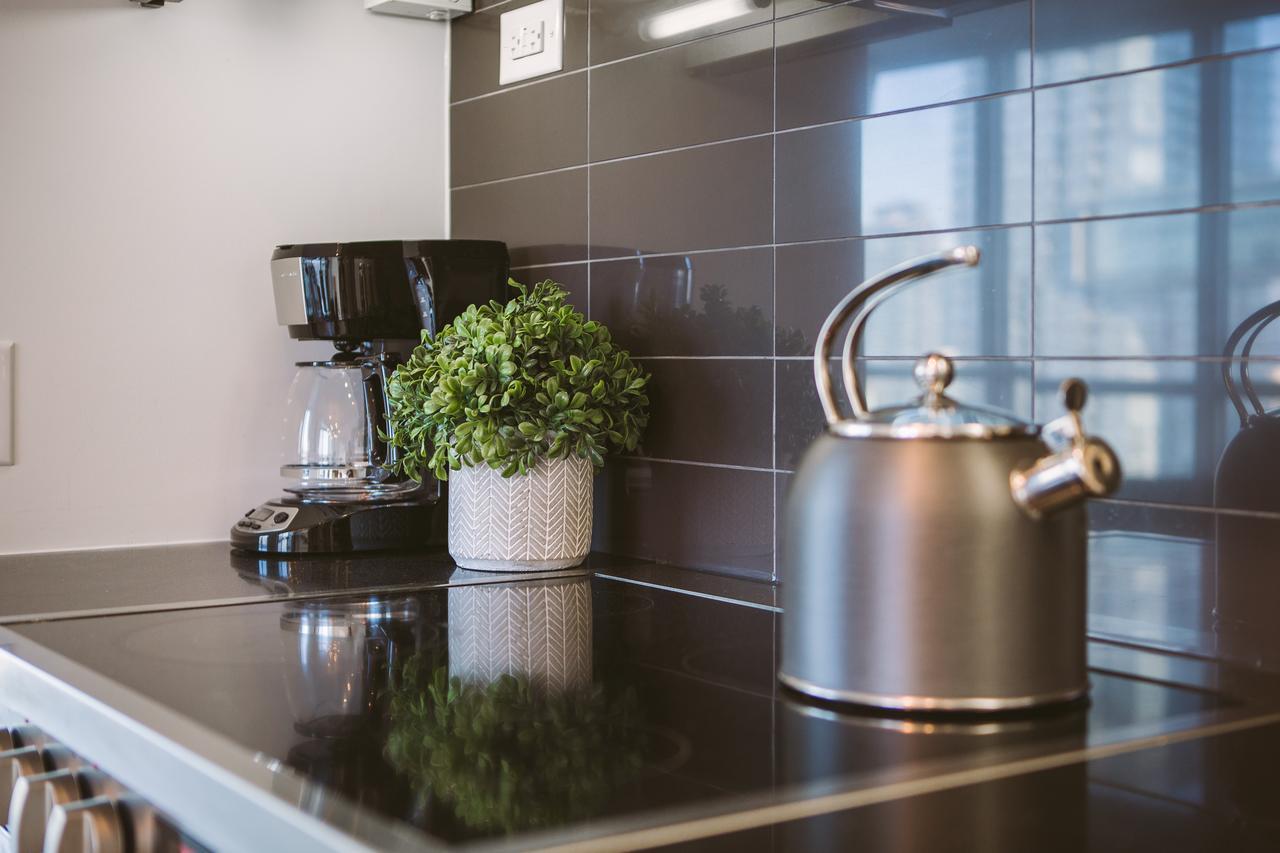 Premium 2-bedroom With Cn Tower & Views Apartment *