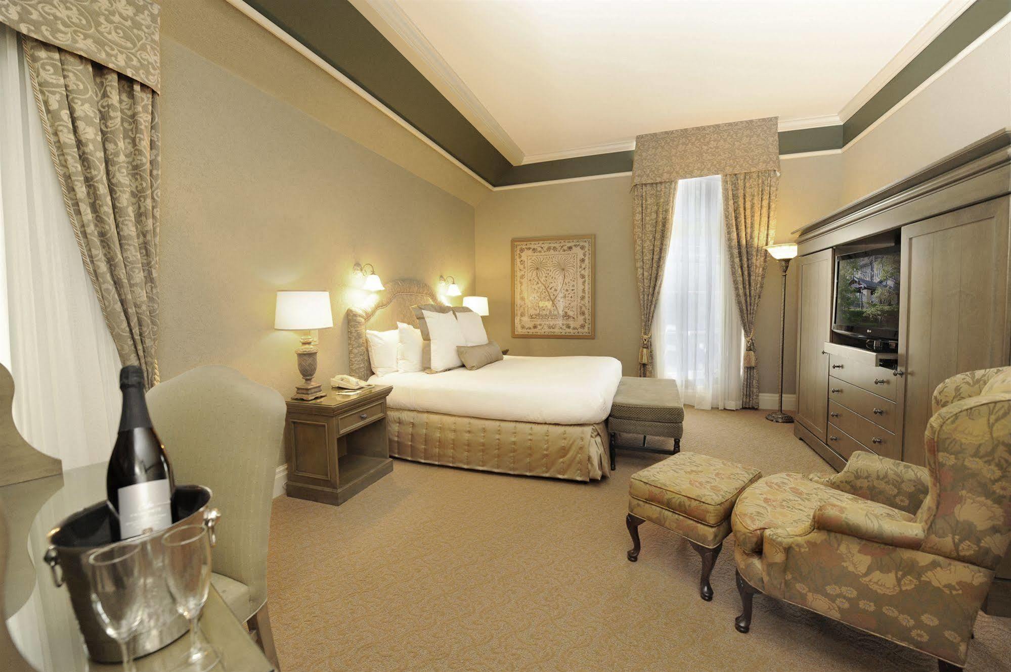 Inn Old Mill Toronto
