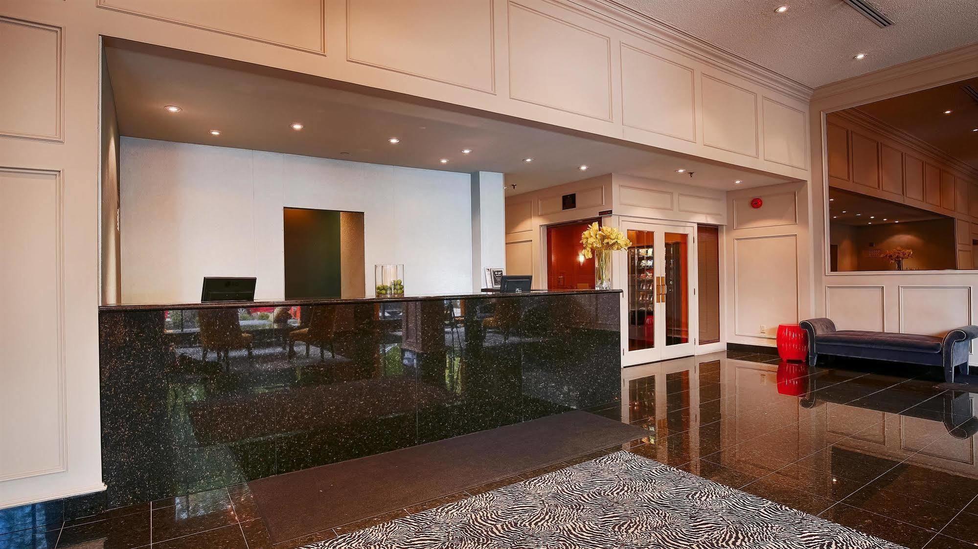 The Roehampton 2* Toronto