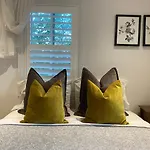 Clearbrooke Gem- Bright Private Bedroom Close To Yyz