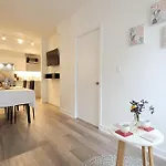 Lovely 3 Bedrooms In University Of Toronto