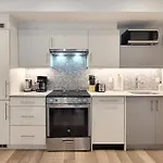 Lovely 3 Bedrooms In University Of Toronto