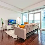 Lux Condo Near Cn Tower W/Amazing View + Parking!