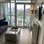 Toronto Suite With Parking