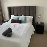 Toronto Suite With Parking