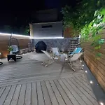 Renovated Guest Suite Near The Lake & High Park In Toronto!