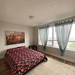 Spacious, Quiet & Cozy Condo 10M From Airport