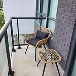 Midtown 4 Bedroom Home Free Wi-Fi And Parking