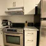 Yorkmills And Bayview !Bb Spacious And Stylish Private Bedroom With Shared Bathroom